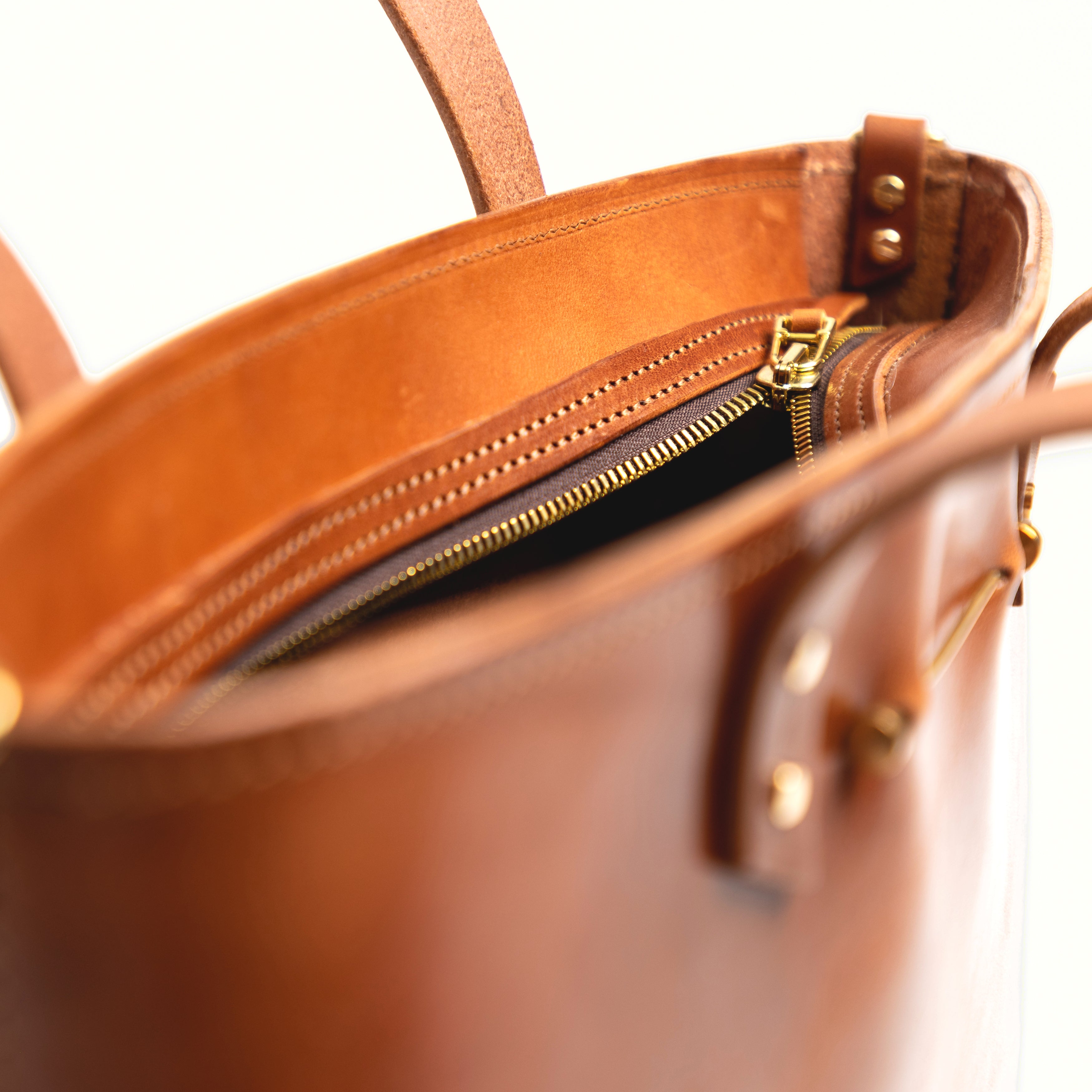 East West Zip Tote Small | Hazelnut