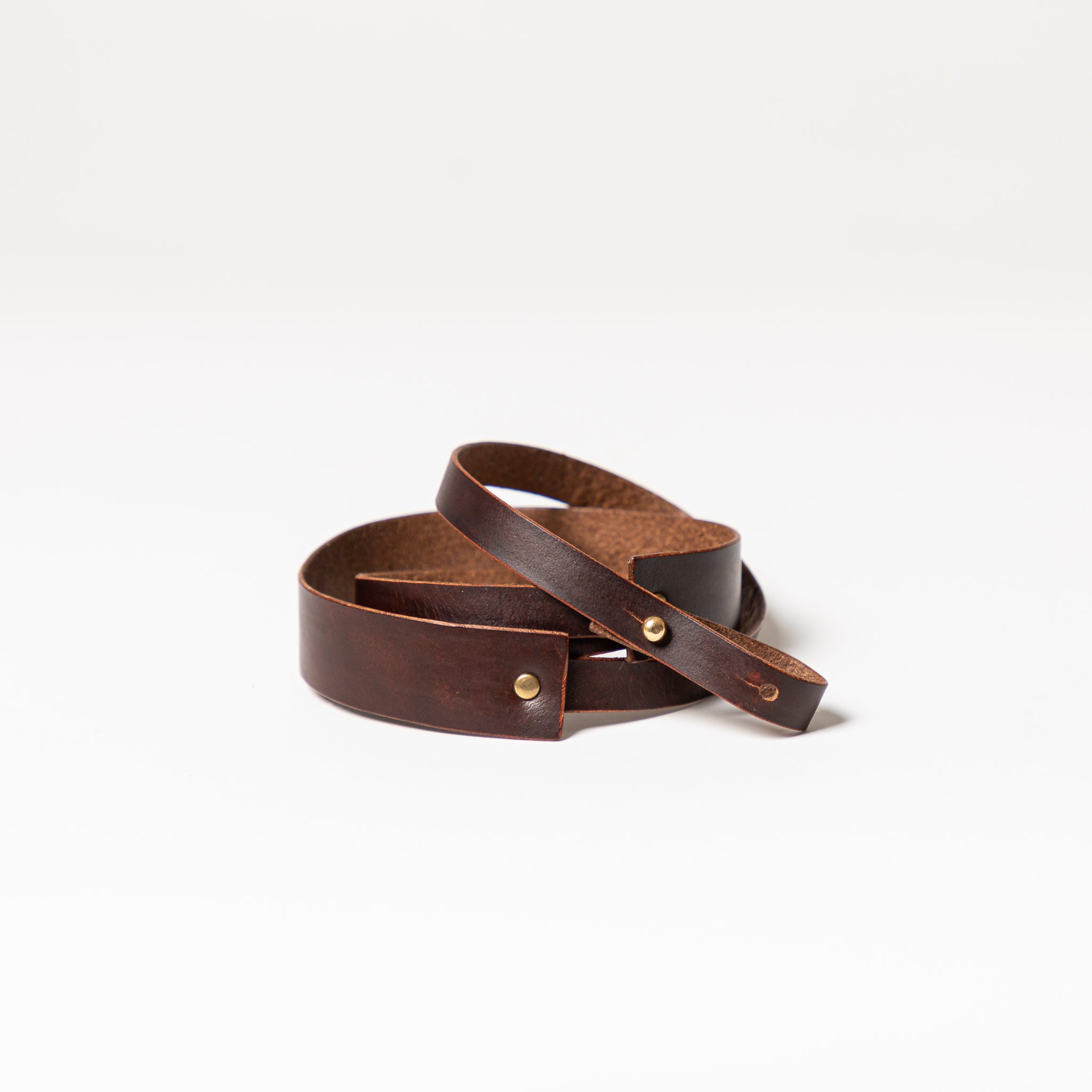 http://persistencegoods.com/cdn/shop/products/mahogany-brown-leather-purse-strap-coiled.jpg?v=1645550299